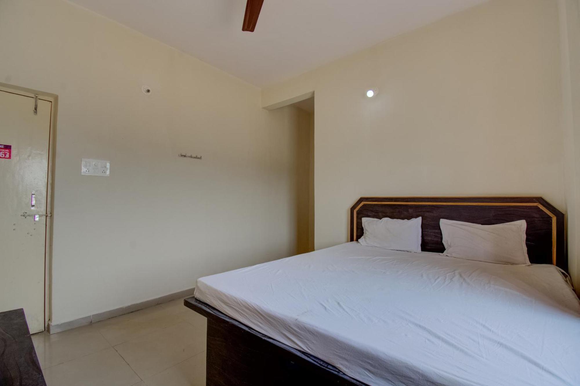 Spot On R D Homestay 1 Dispur エクステリア 写真